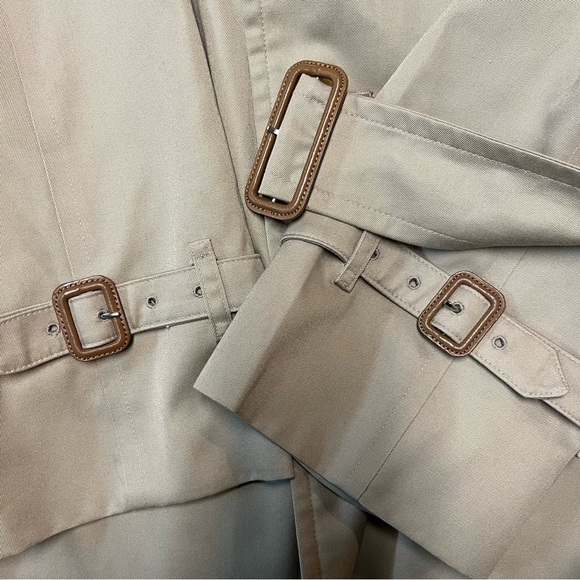 Burberry trench coat. - Picture 11 of 14